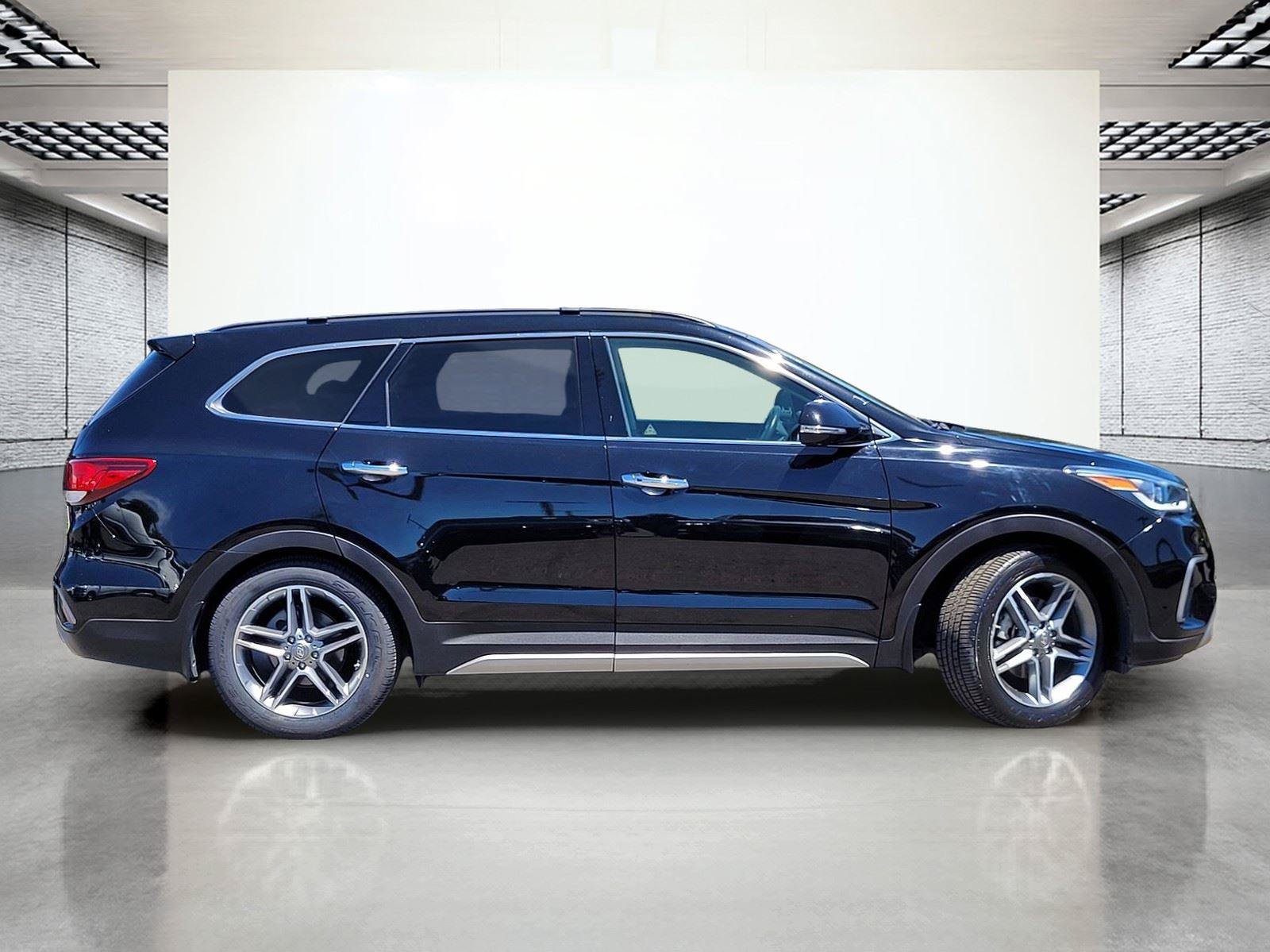 Used 2017 Hyundai Santa Fe Limited FWD image 6