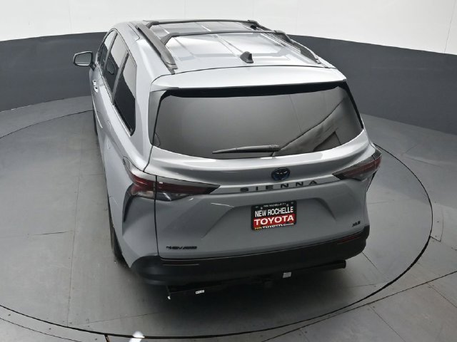 Used 2025 Toyota Sienna XLE Woodland Edition AWD/4WD image 48