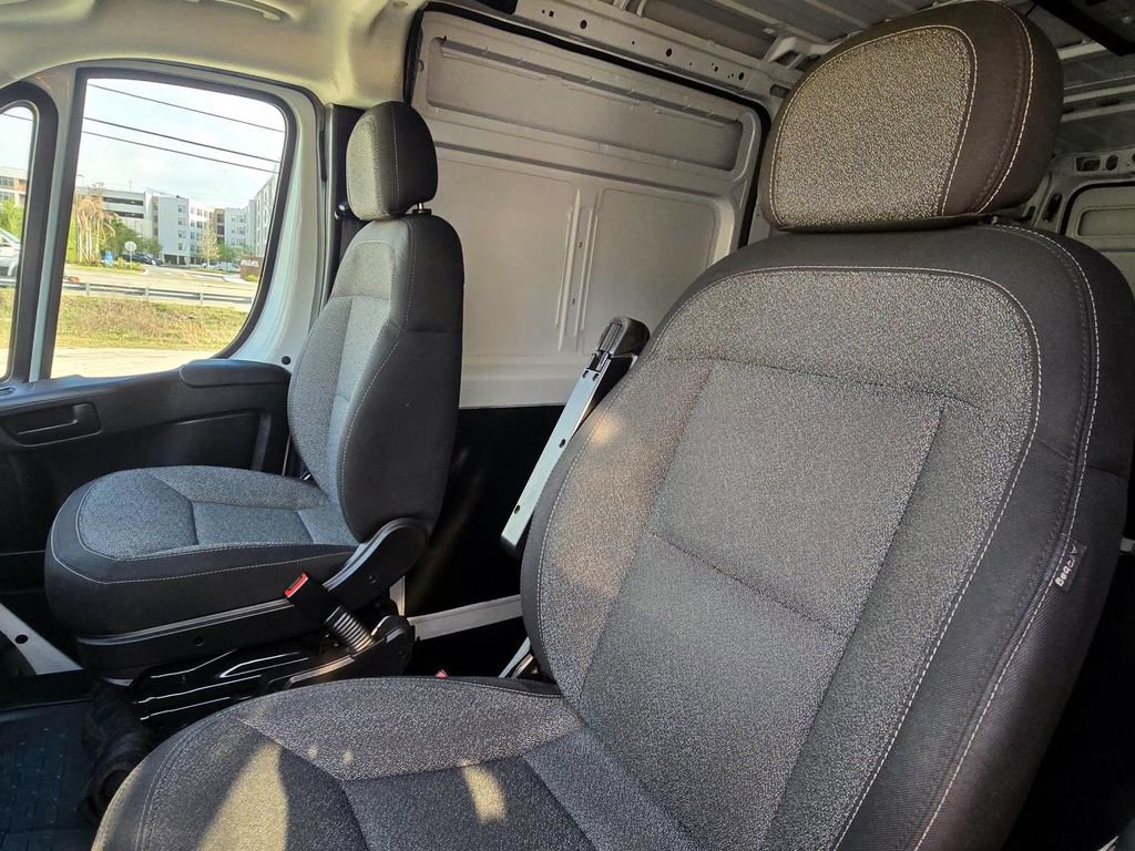 Used 2024 RAM ProMaster 2500 w/ Convenience Group image 23