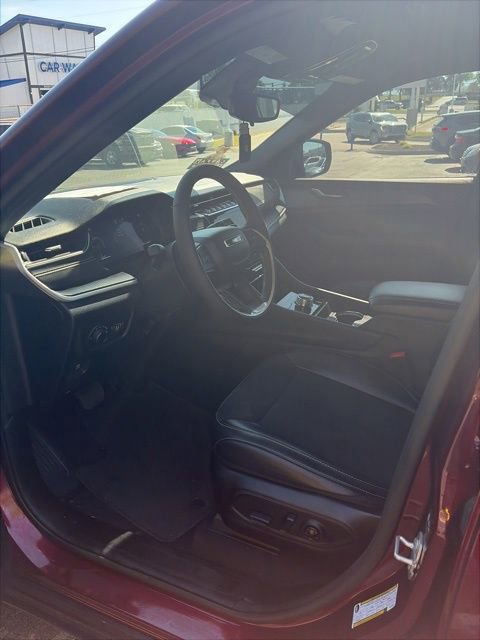 Used 2024 Jeep Grand Cherokee Altitude image 12