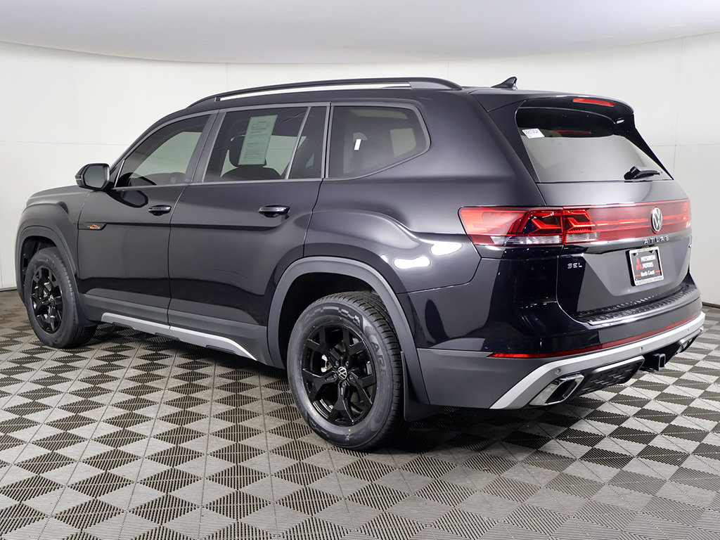 Used 2024 Volkswagen Atlas Peak Edition SEL AWD/4WD image 12