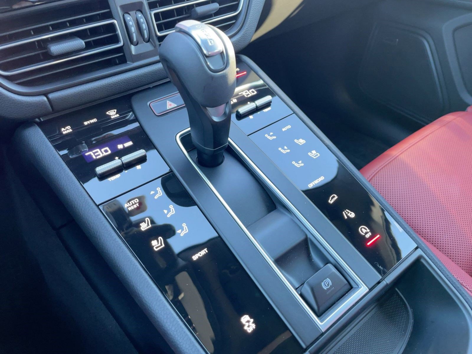 Used 2025 Porsche Macan image 18