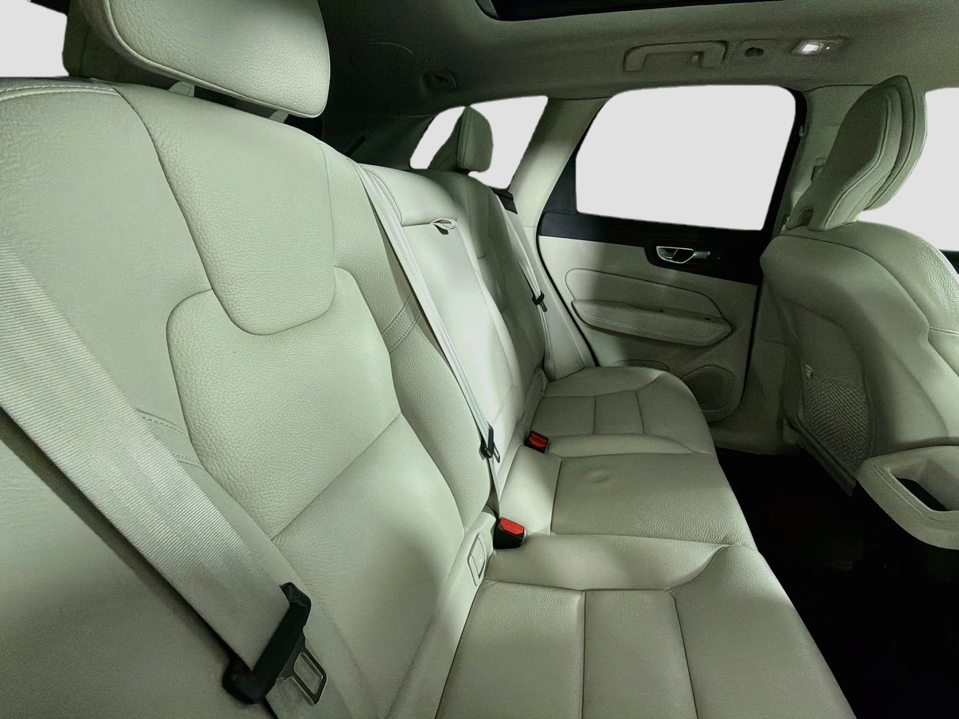 Certified 2023 Volvo XC60 B5 Plus w/ Protection Package Premier FWD image 28