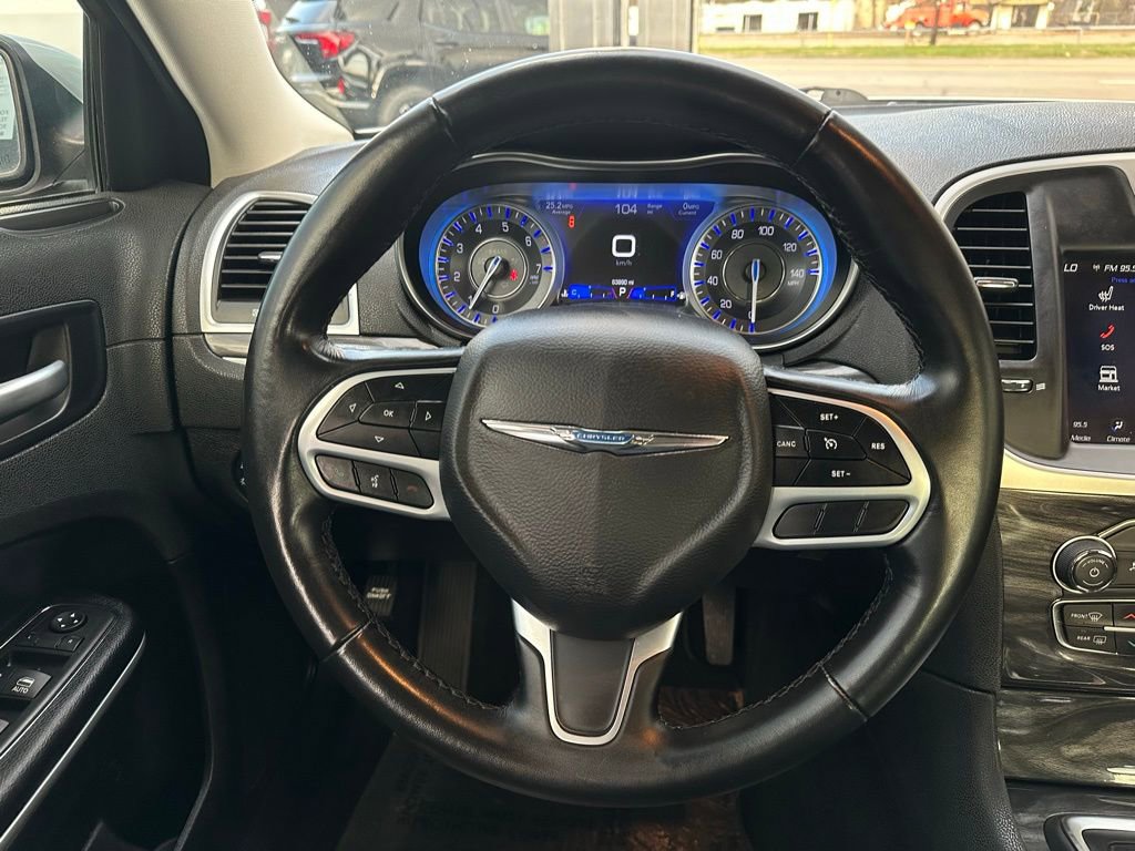 Used 2022 Chrysler 300 Touring L image 17