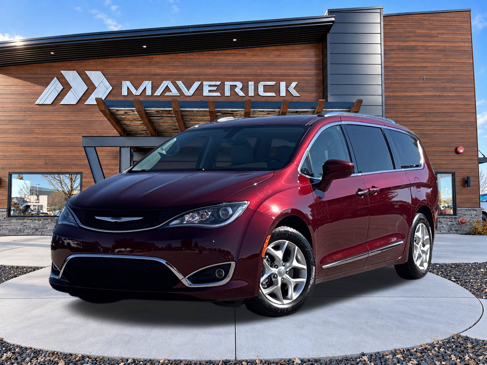 Used 2020 Chrysler Pacifica Touring-L Plus w/ Tire & Wheel Group FWD image 4
