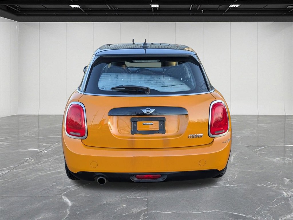 Used 2017 MINI Cooper 4-Door Hardtop image 4