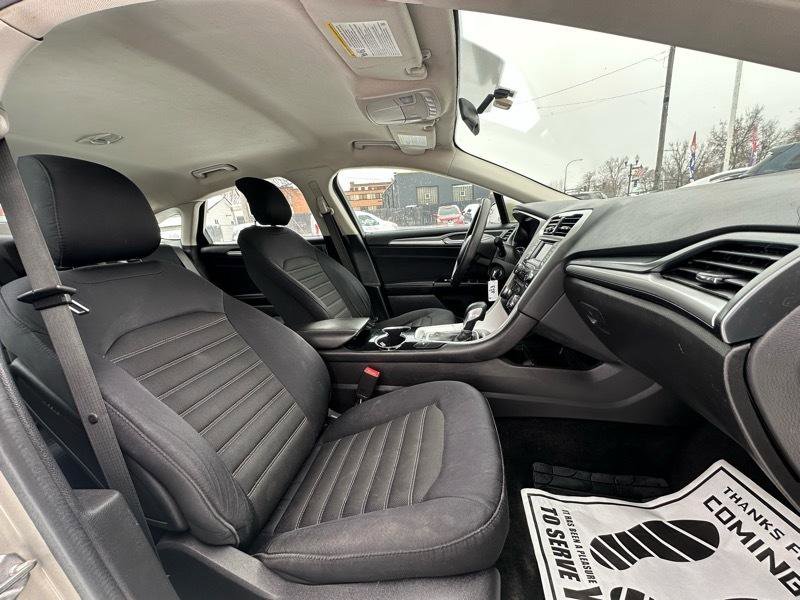 Used 2015 Ford Fusion SE image 16