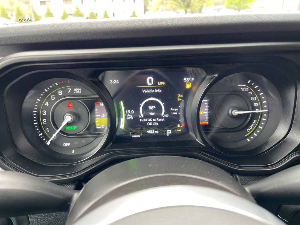 Certified 2025 Jeep Wrangler Unlimited Sahara w/ Safety Group image 9