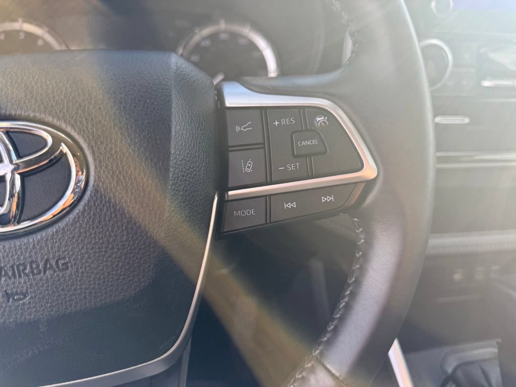 Used 2023 Toyota Highlander LE AWD/4WD image 19