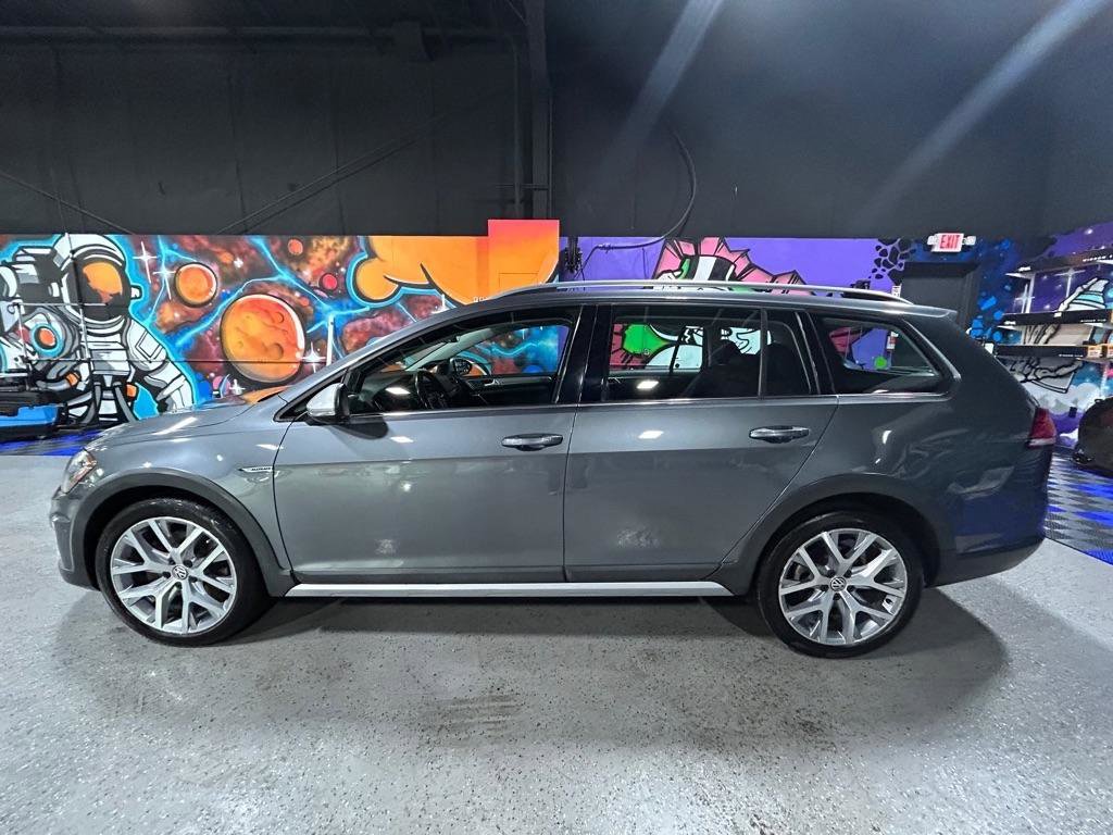 Used 2018 Volkswagen Golf Alltrack SEL image 2