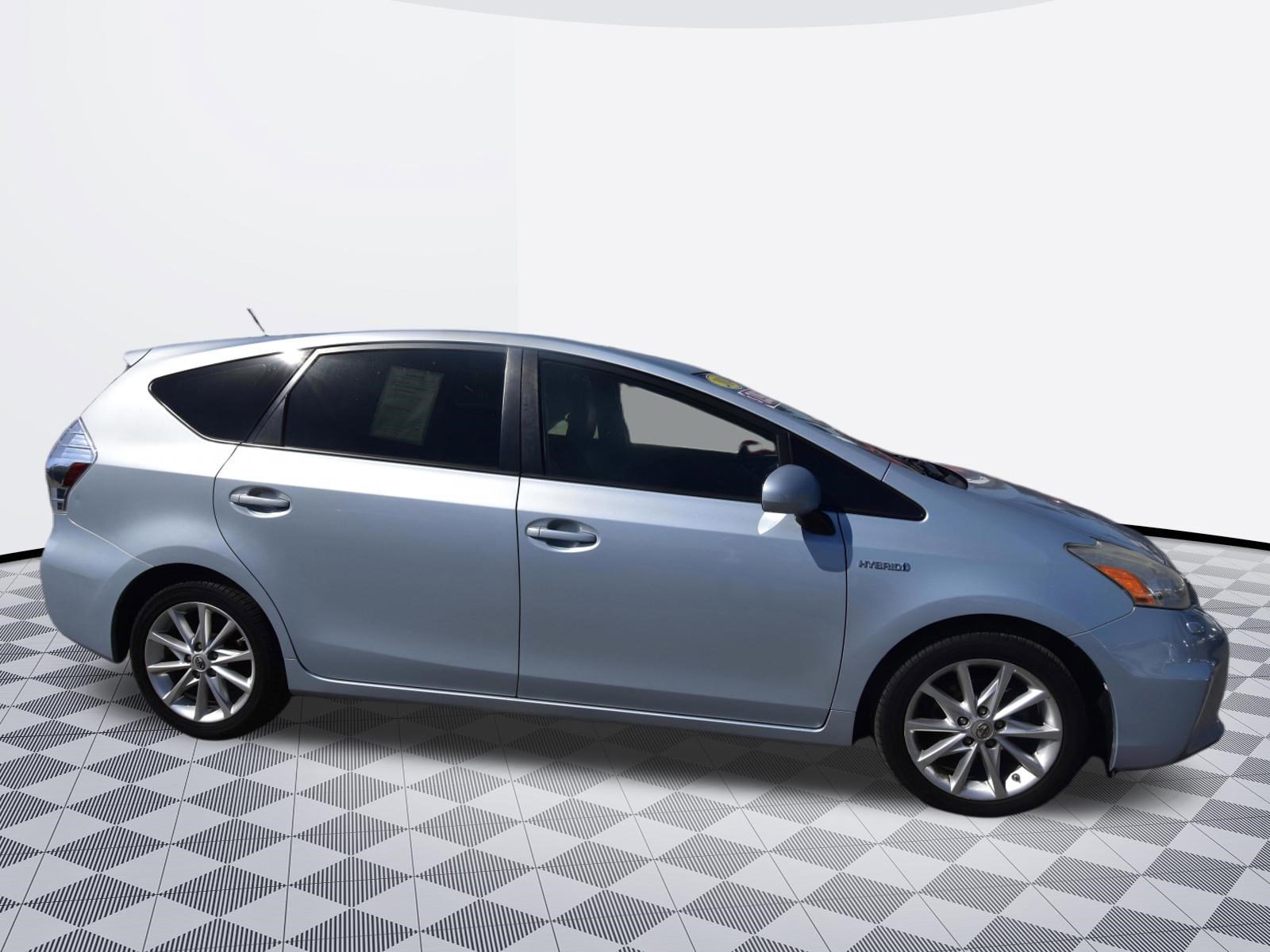 Used 2014 Toyota Prius V Five image 4