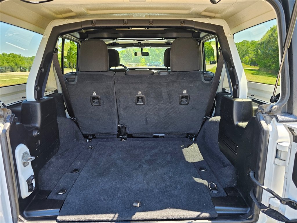 Used 2019 Jeep Wrangler Unlimited Sahara AWD/4WD image 11