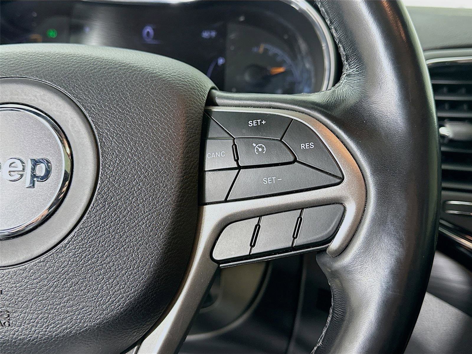 Used 2020 Jeep Grand Cherokee Altitude image 13