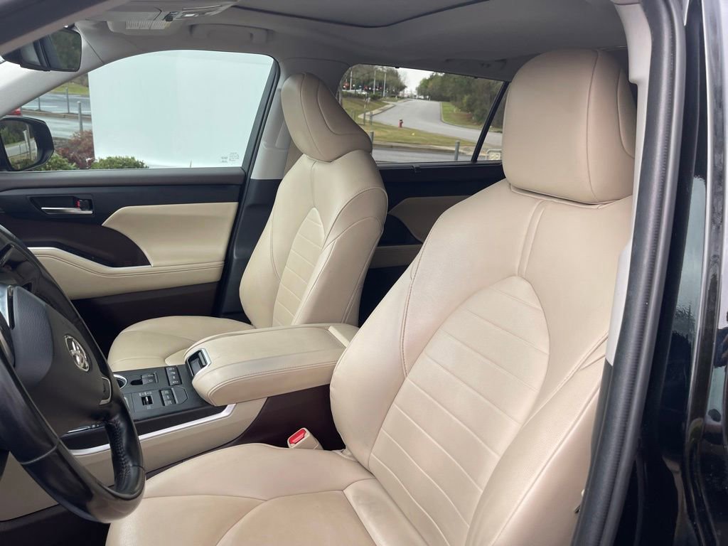 Used 2020 Toyota Highlander XLE image 26