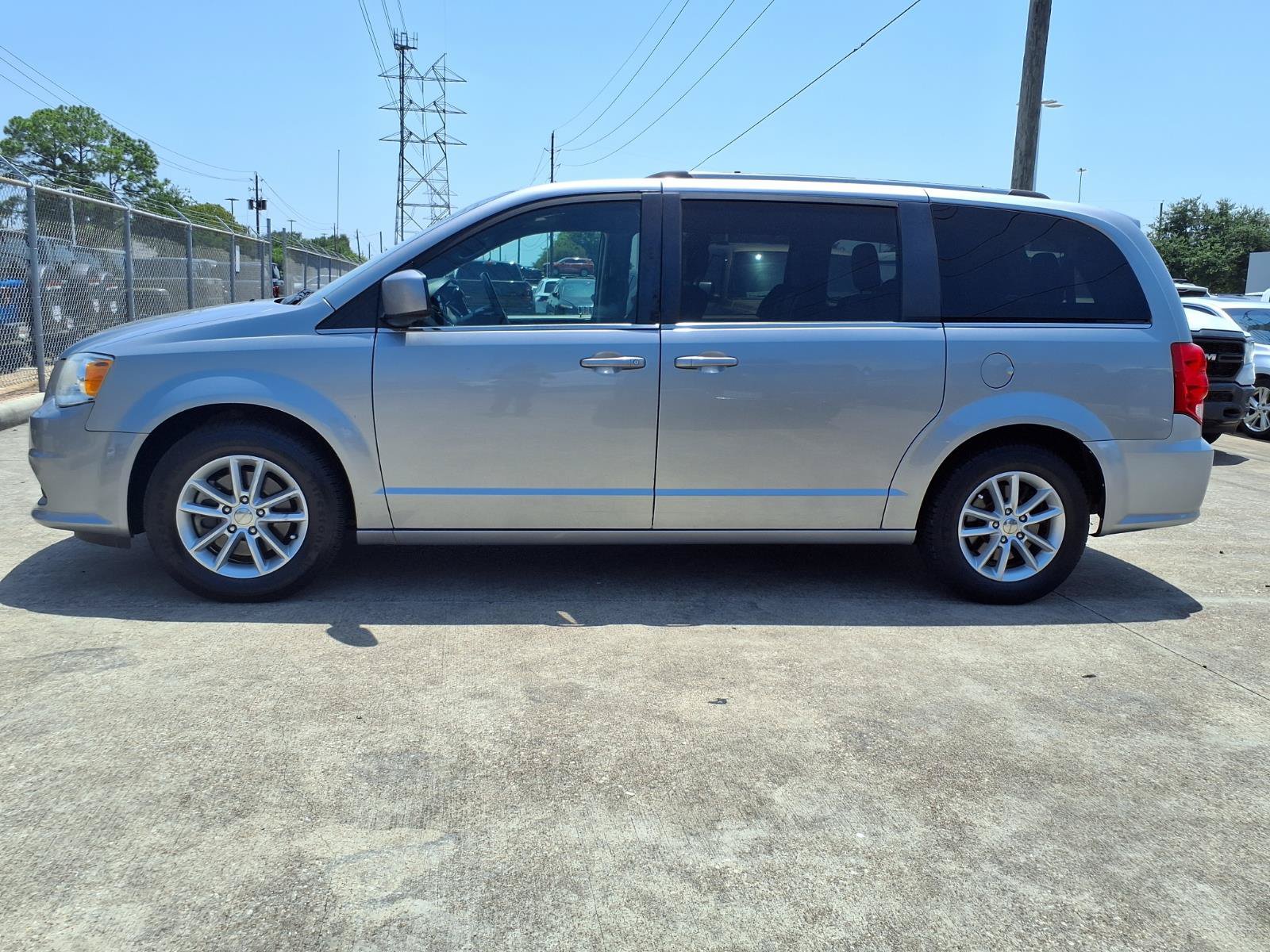 Used 2019 Dodge Grand Caravan SXT FWD image 26