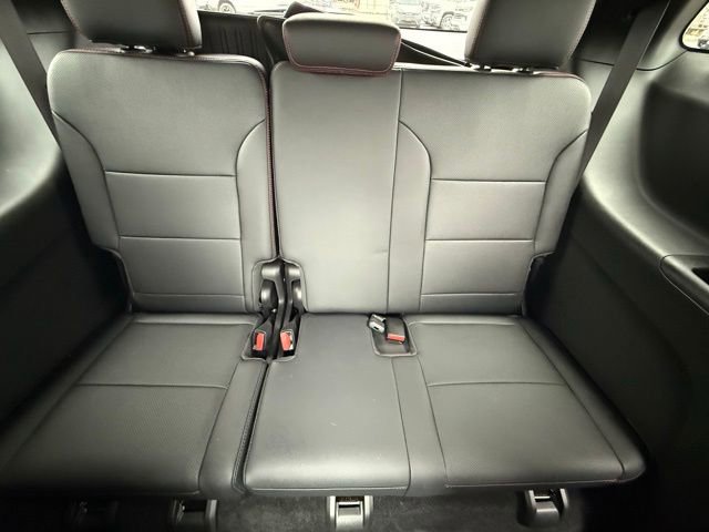 Used 2025 Chevrolet Traverse RS image 16