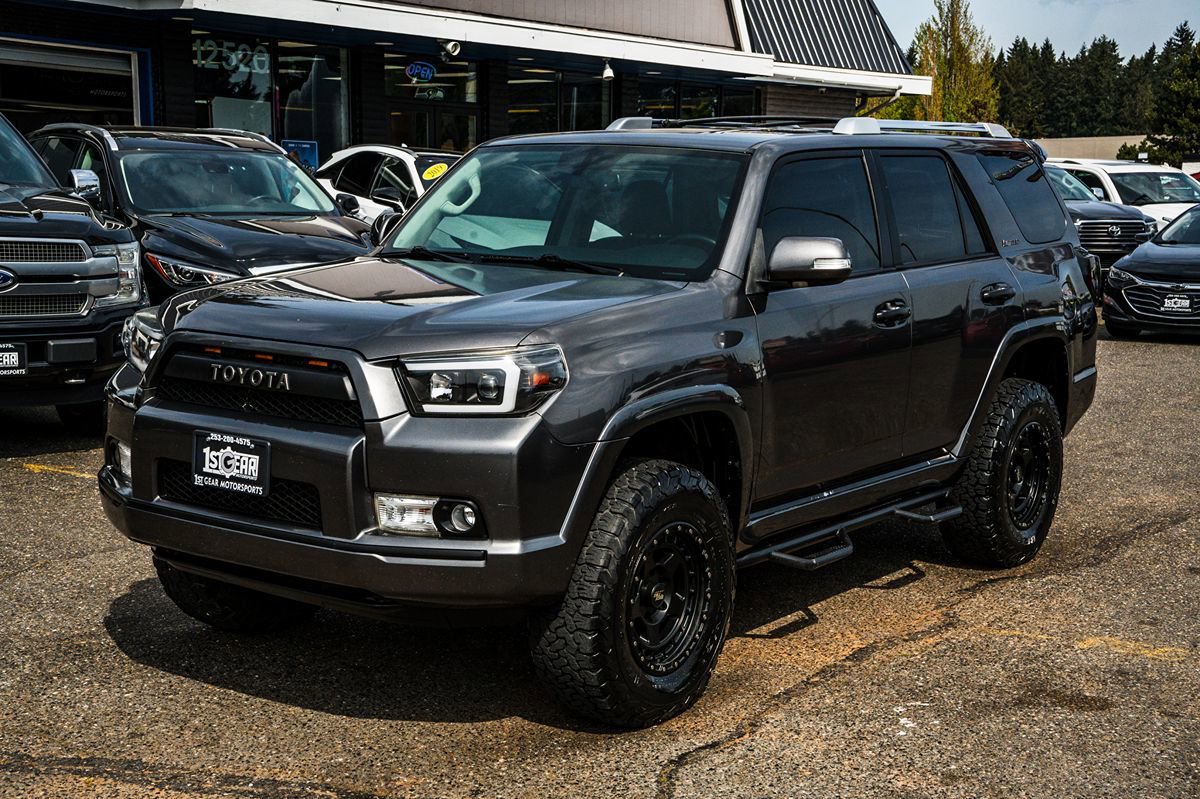 Used 2011 Toyota 4Runner Limited AWD/4WD image 4