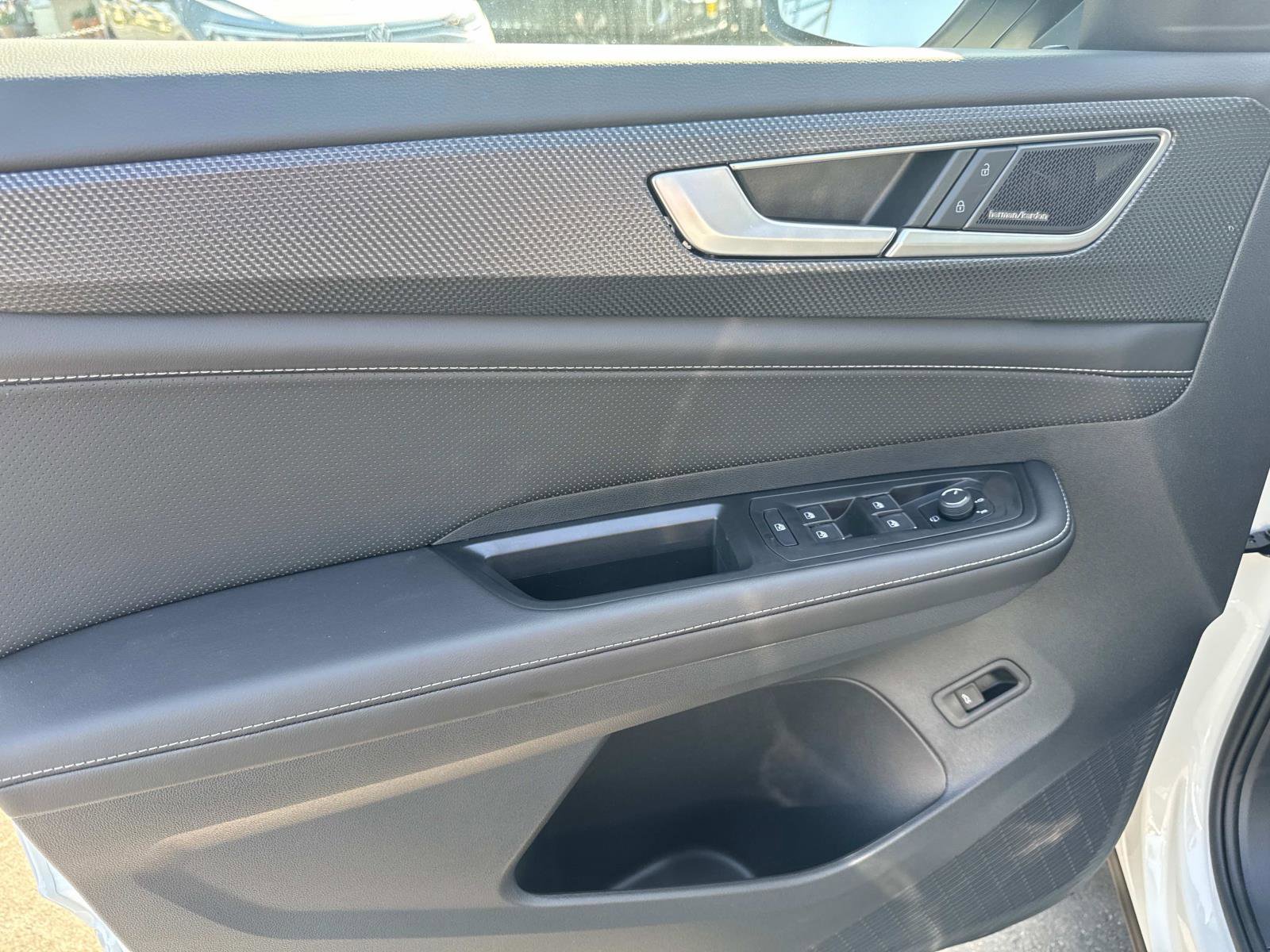 New 2025 Volkswagen Atlas Cross Sport SEL Premium R-Line image 19