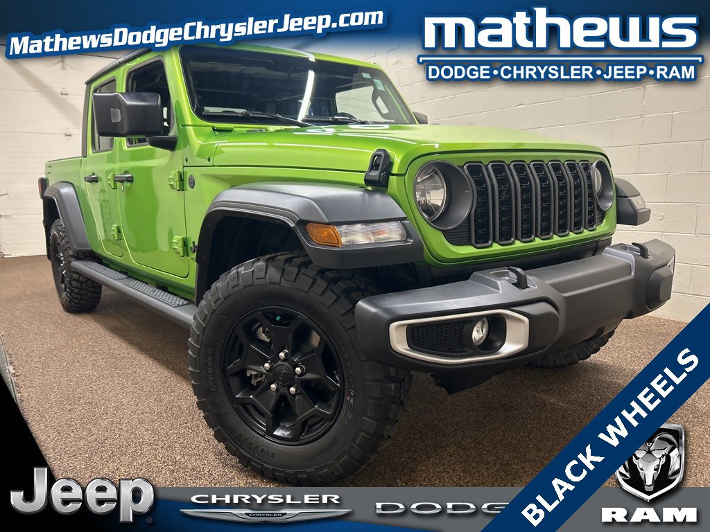 Used 2025 Jeep Gladiator Sport image 1