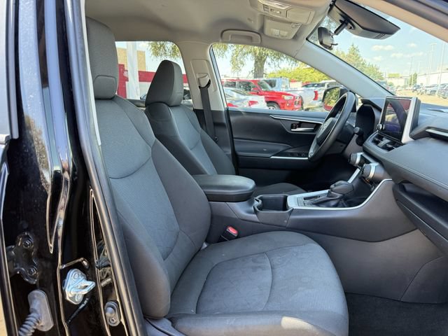 Used 2025 Toyota RAV4 XLE FWD image 29