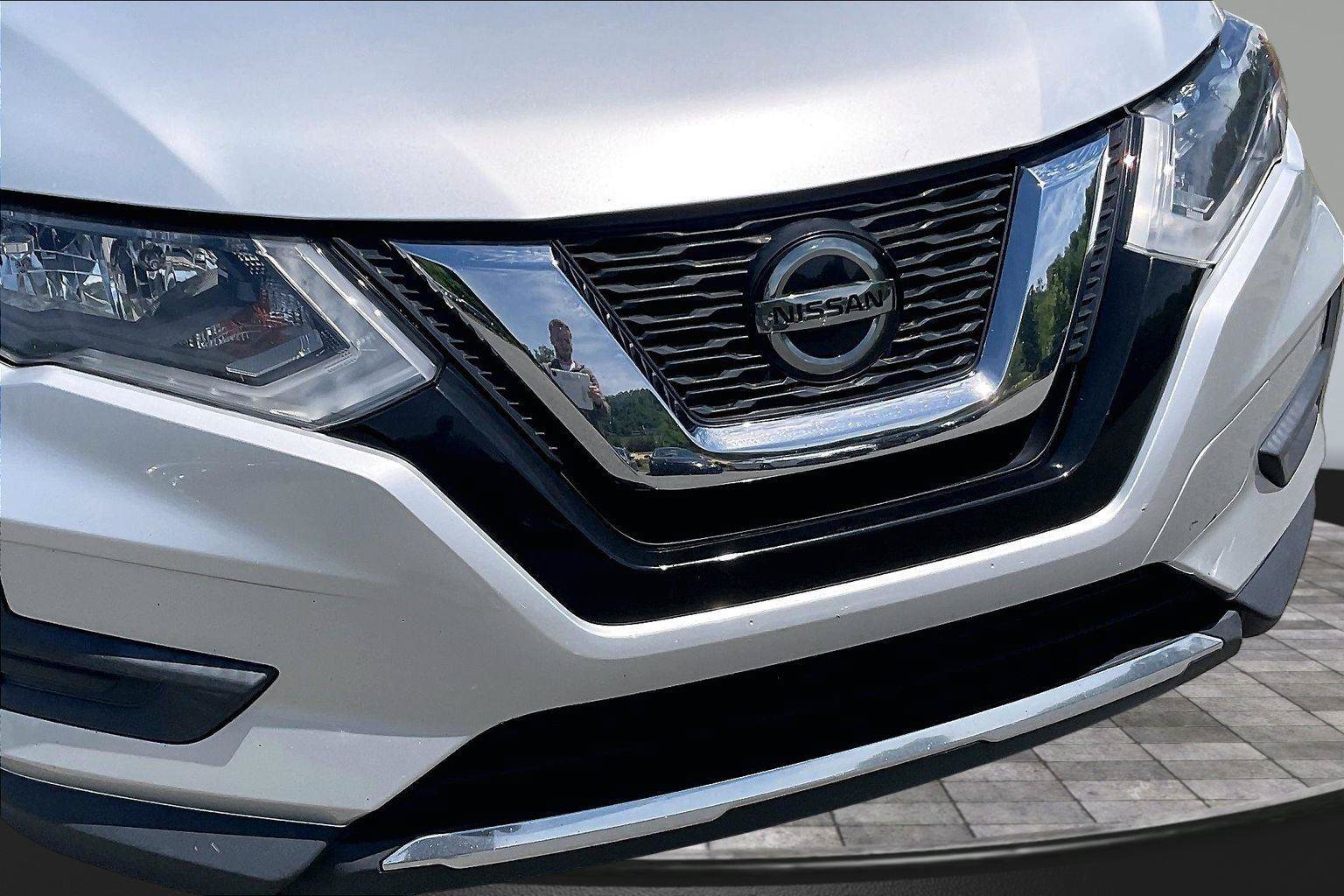 Used 2020 Nissan Rogue S FWD image 28