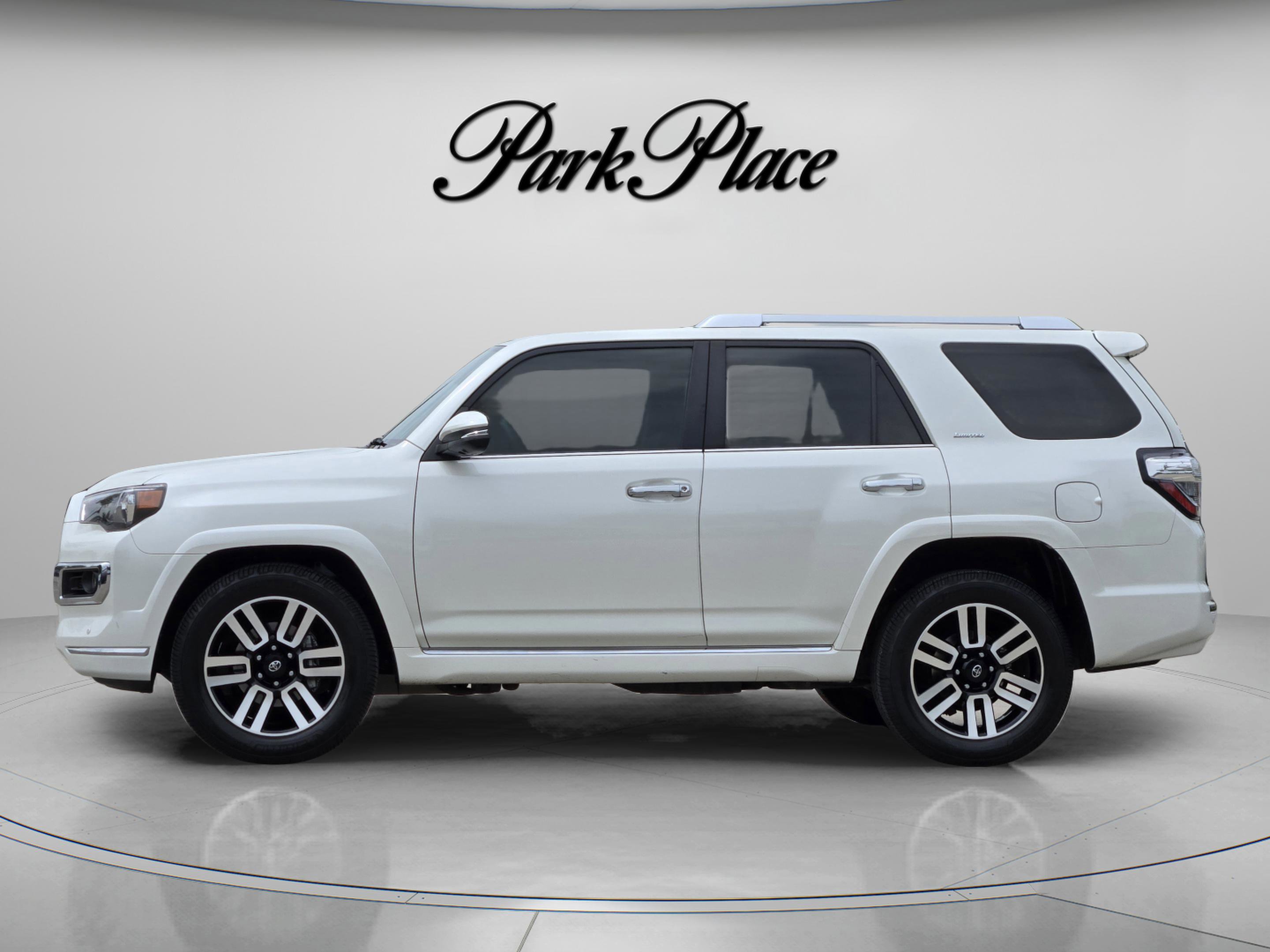 Used 2022 Toyota 4Runner Limited RWD image 2