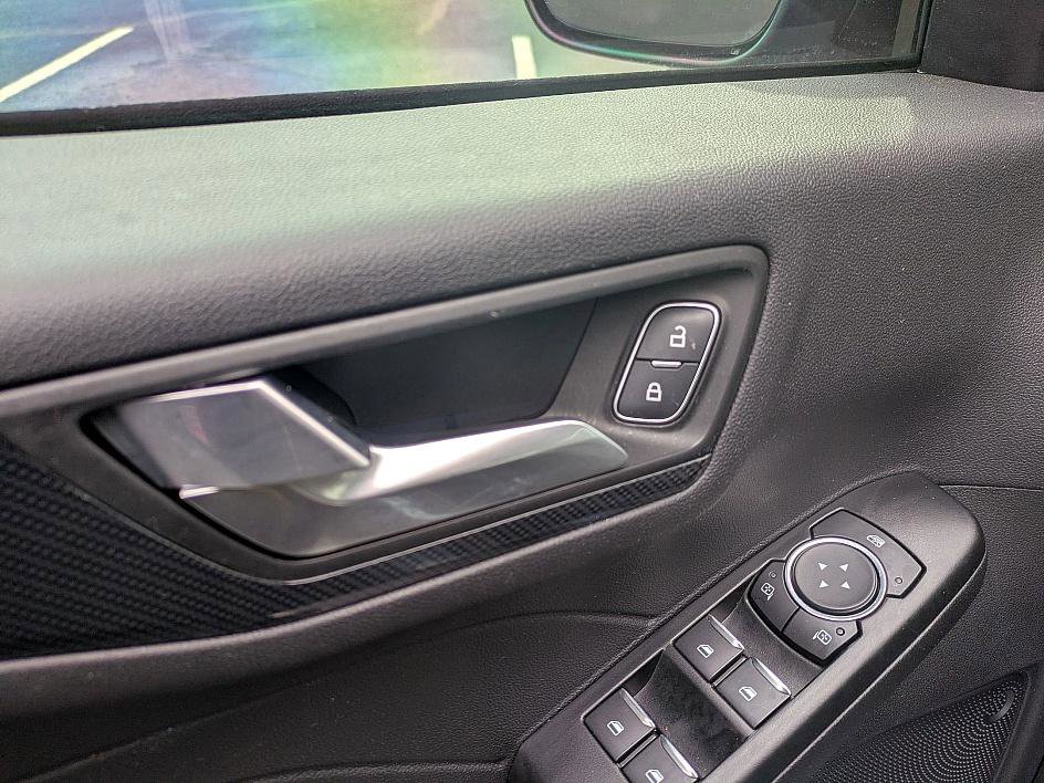 Used 2025 Ford Escape ST-Line image 14