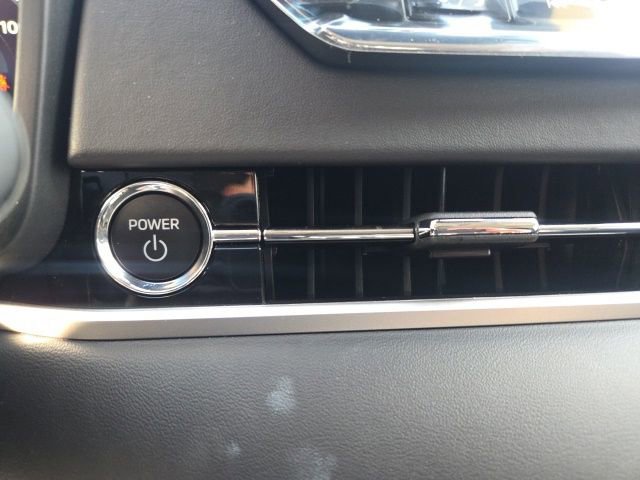 New 2025 Mitsubishi Outlander SE image 25