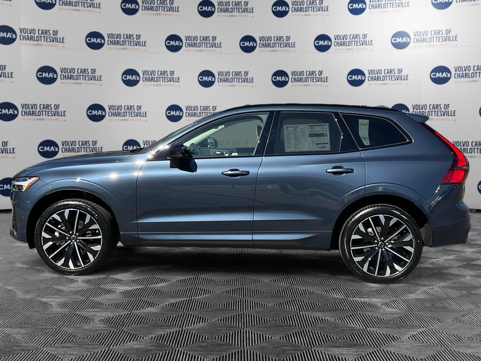 New 2026 Volvo XC60 B5 Ultra w/ Climate Package image 2
