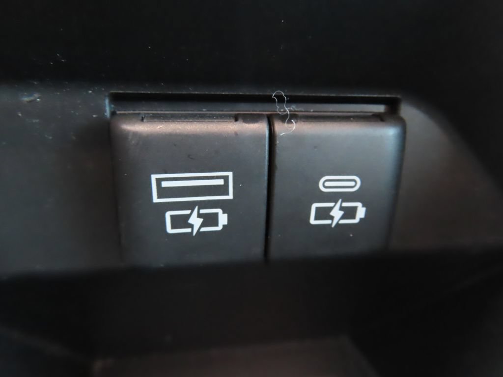 Used 2021 Toyota Camry XSE FWD image 9