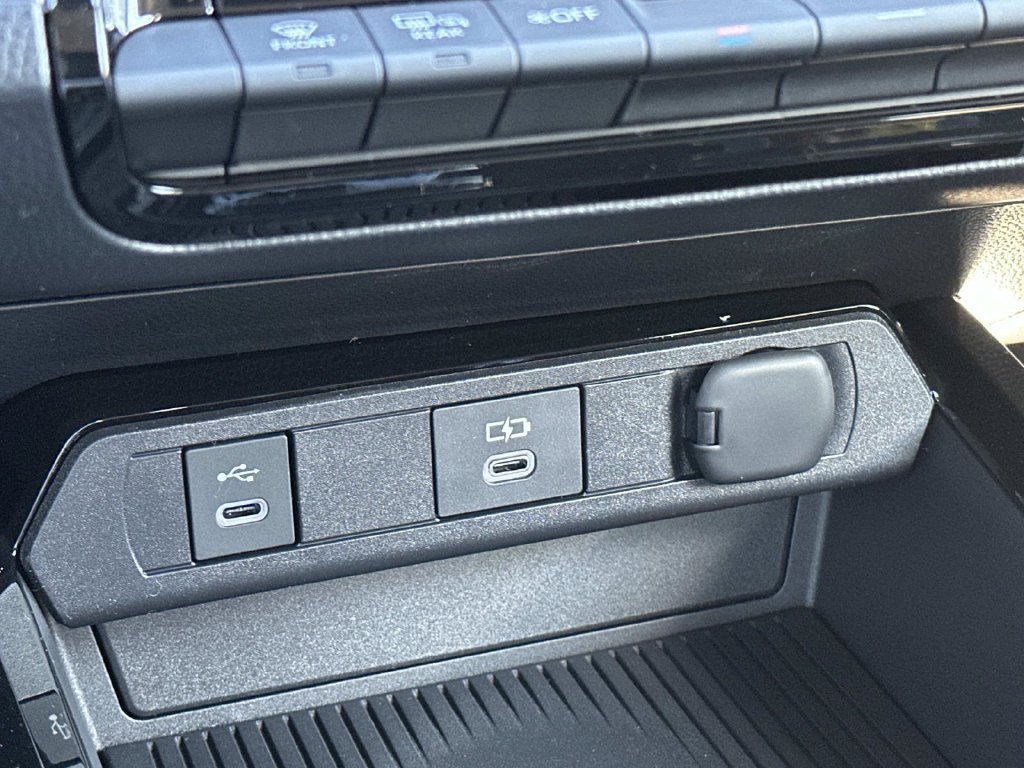 New 2027 Toyota Prius LE FWD image 39