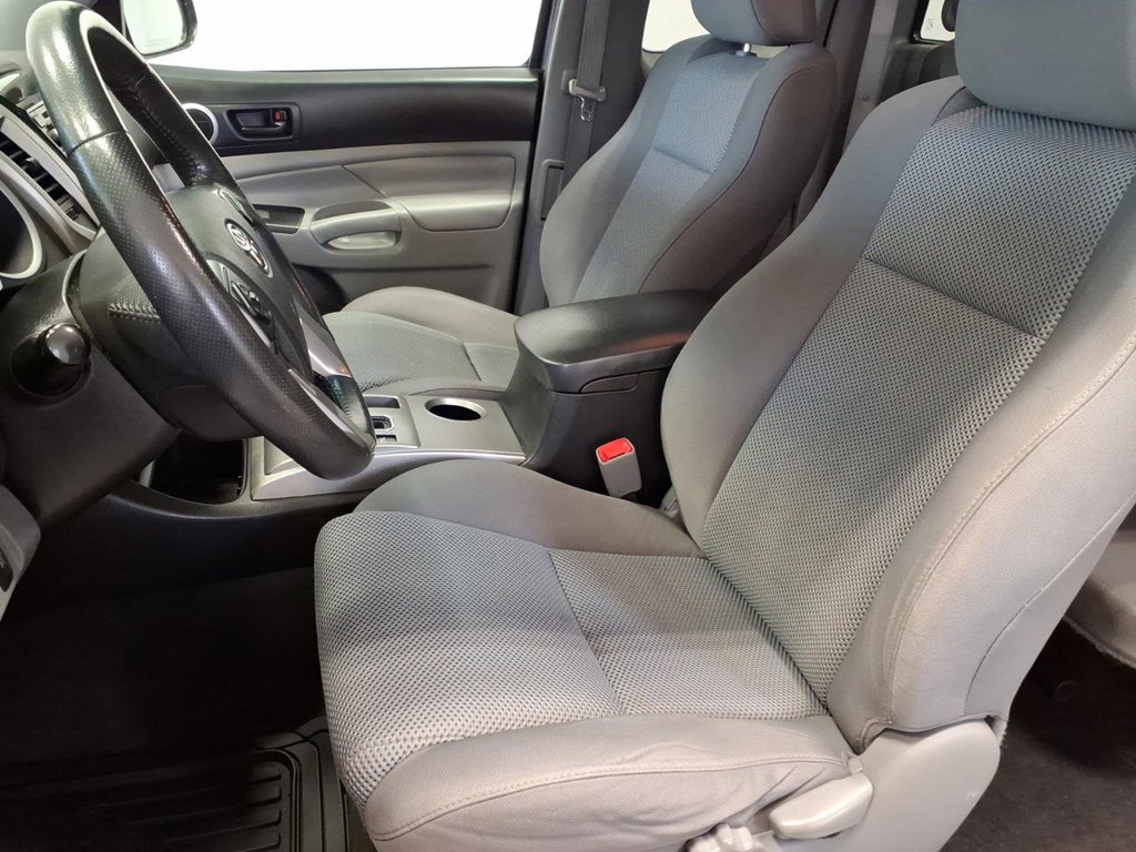 Used 2015 Toyota Tacoma 4x4 Access Cab V6 w/ TRD Sport Package image 17