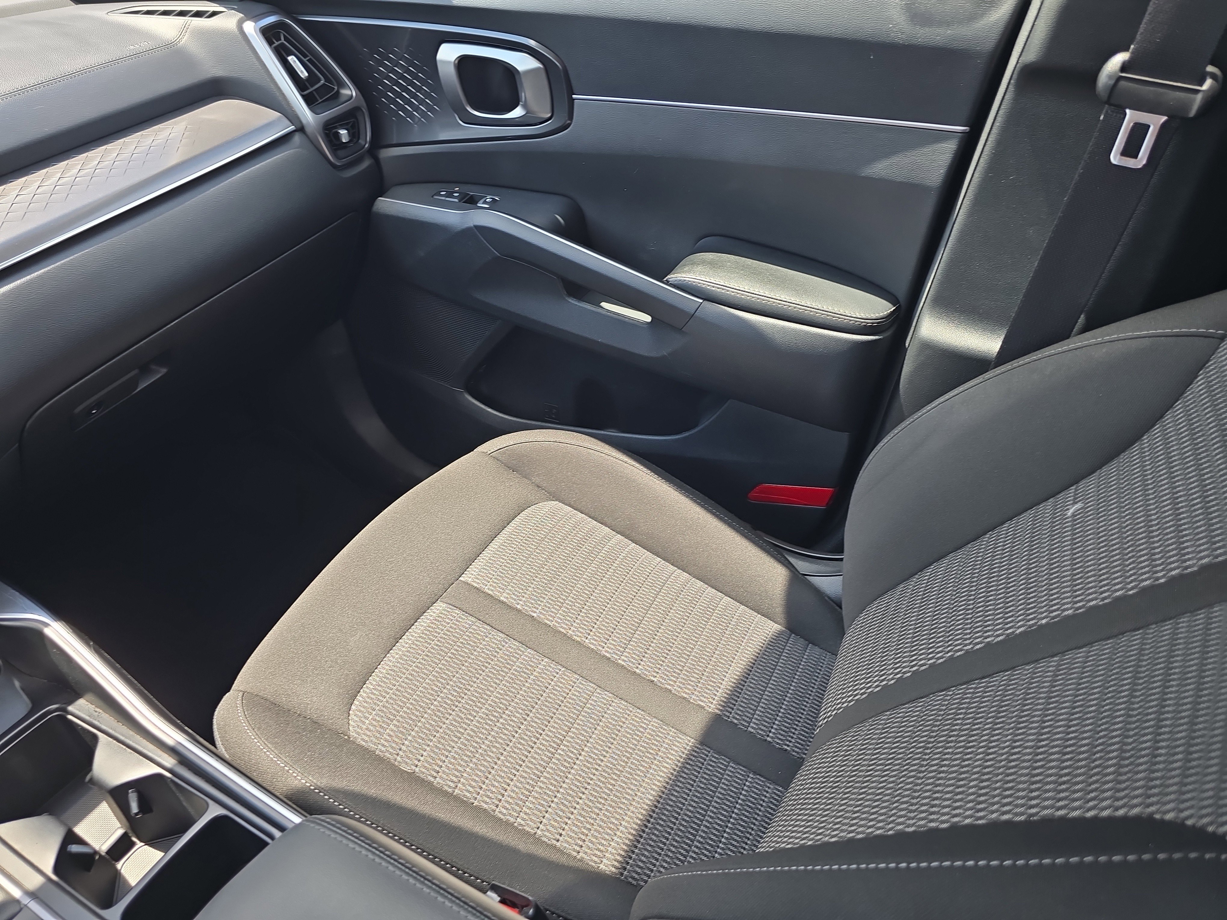 Certified 2023 Kia Sorento LX FWD image 15