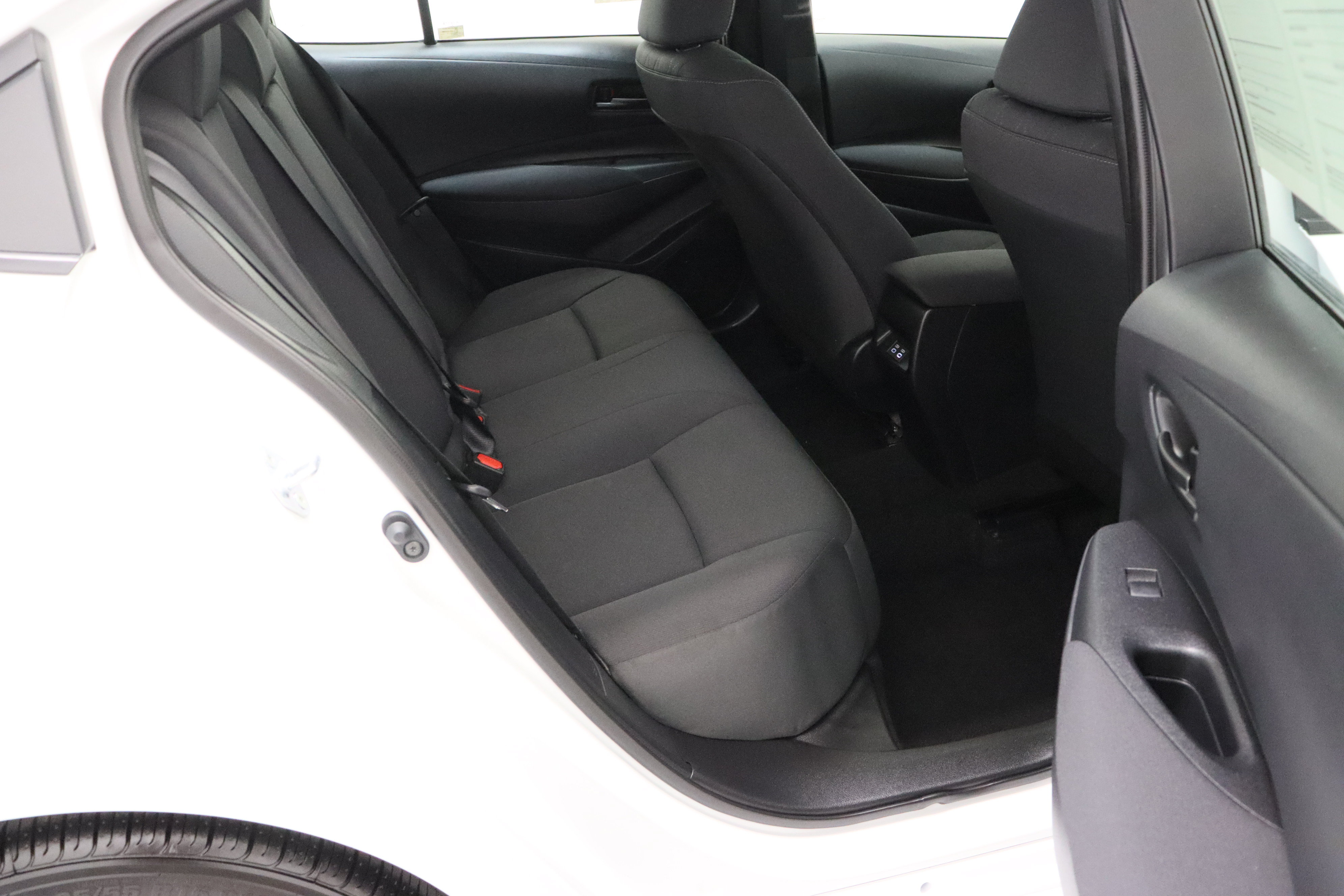 Used 2025 Toyota Corolla LE FWD image 30