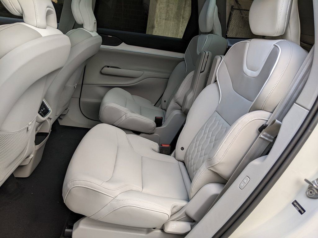 New 2025 Volvo EX90 Plus w/ Protection Package Premier image 23
