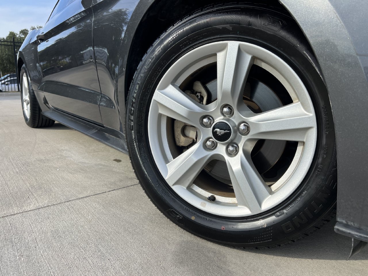 Used 2018 Ford Mustang Coupe RWD image 6