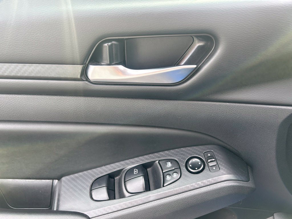 Used 2025 Nissan Altima 2.5 SV FWD image 15