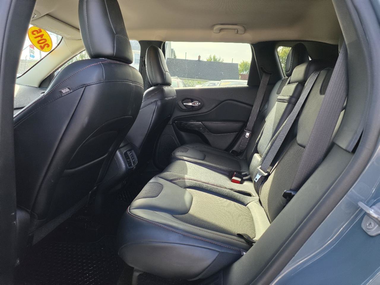 Used 2015 Jeep Cherokee Trailhawk w/ Cold Weather Group AWD/4WD image 13