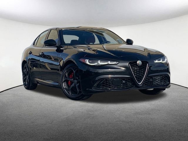Used 2024 Alfa Romeo Giulia Ti w/ Performance Driving Package image 2