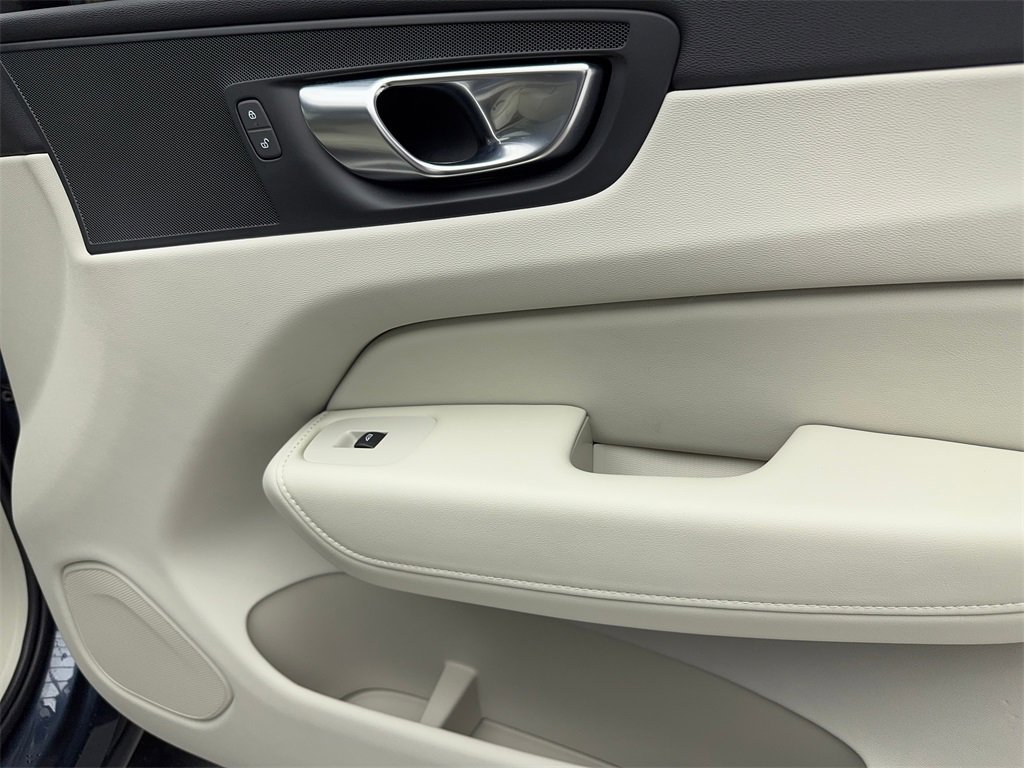 Used 2025 Volvo XC60 T8 Plus w/ Protection Package Premier image 49