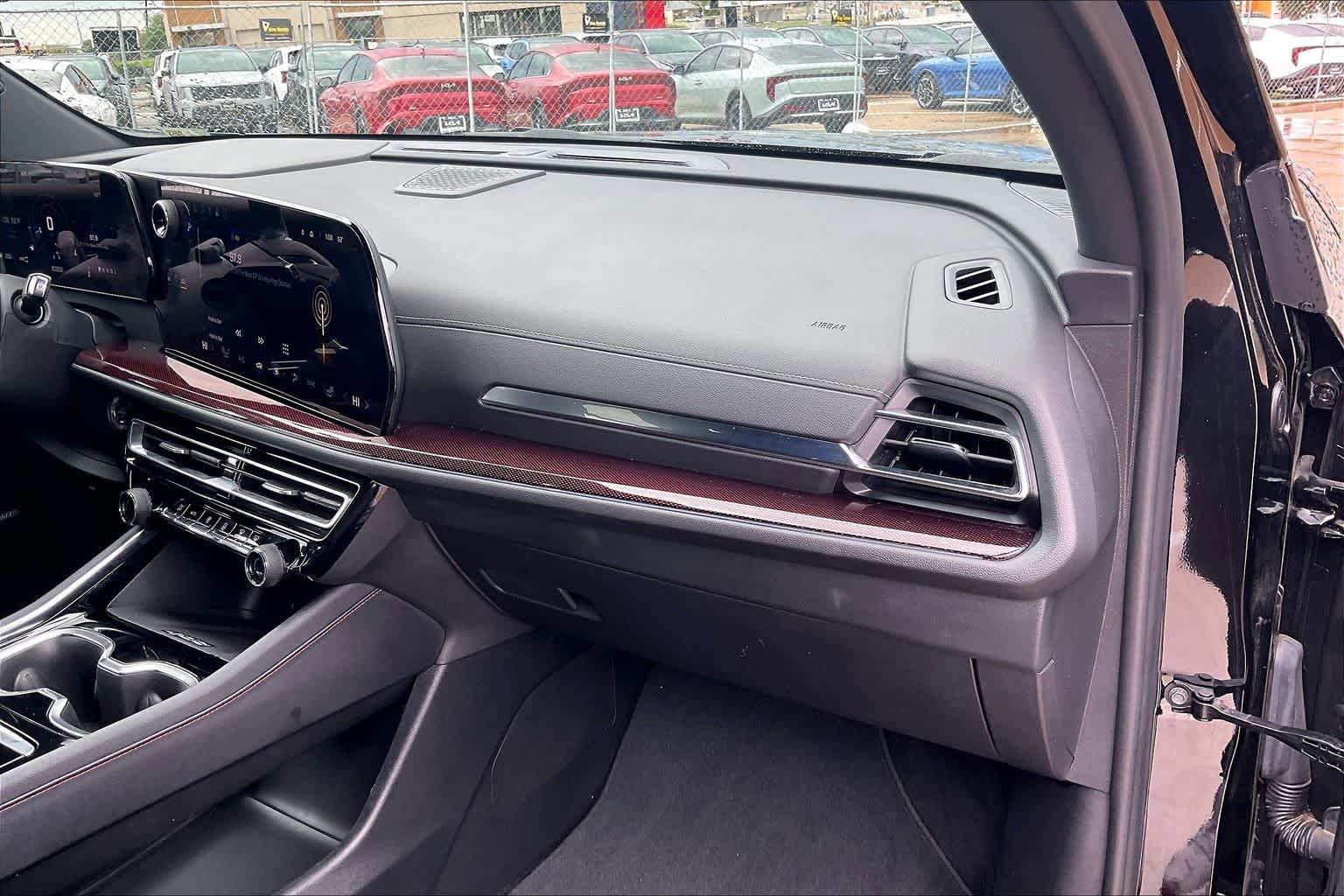 Used 2024 Chevrolet Traverse Z71 w/ Enhanced Driving Package AWD/4WD image 23