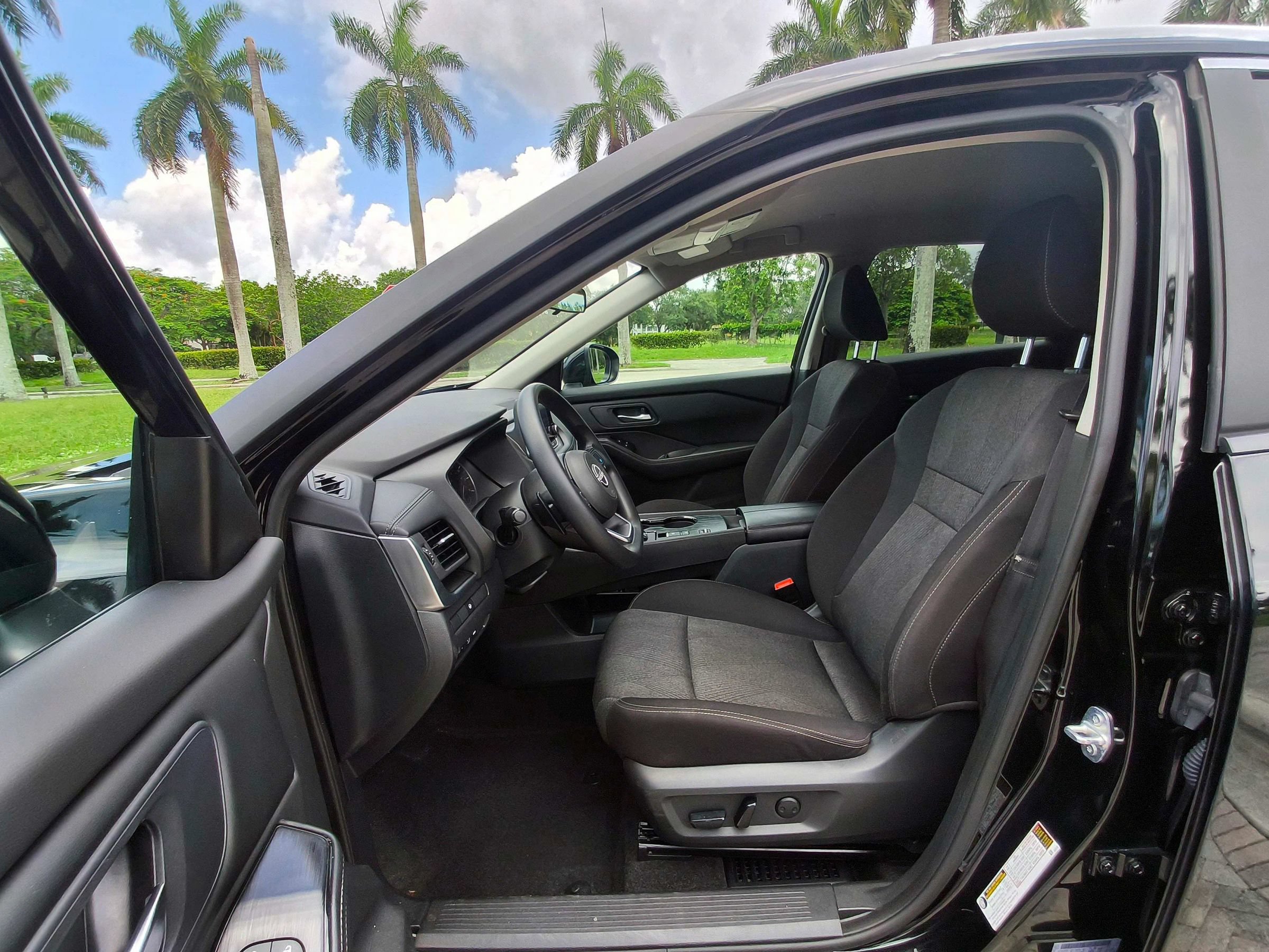 Used 2024 Nissan Rogue SV FWD image 23