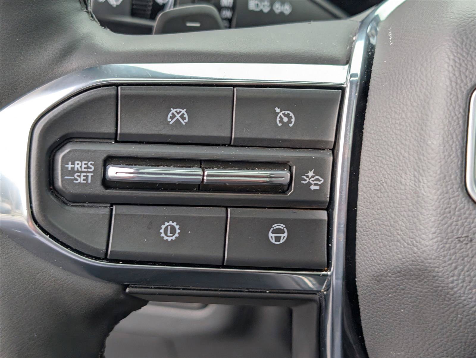 Used 2025 GMC Yukon Denali w/ Advanced Technology Package AWD/4WD image 21