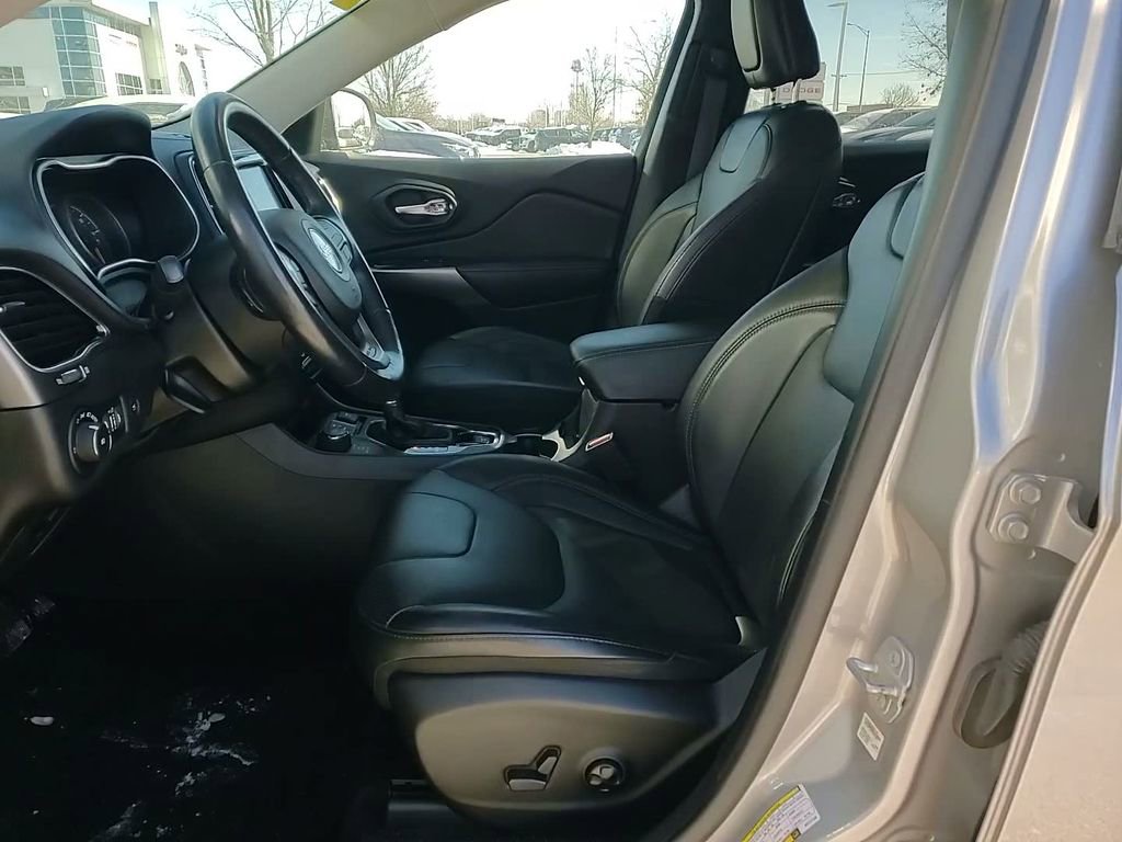 Used 2019 Jeep Cherokee Limited image 24