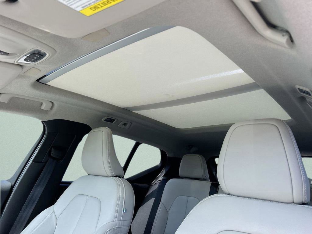 Used 2019 Volvo XC40 T5 Momentum image 26