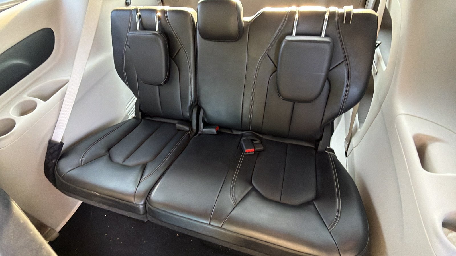 Used 2024 Chrysler Pacifica Touring-L FWD image 23