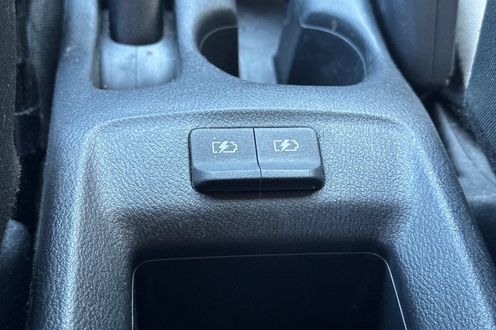 Used 2021 Nissan Versa SV FWD image 43