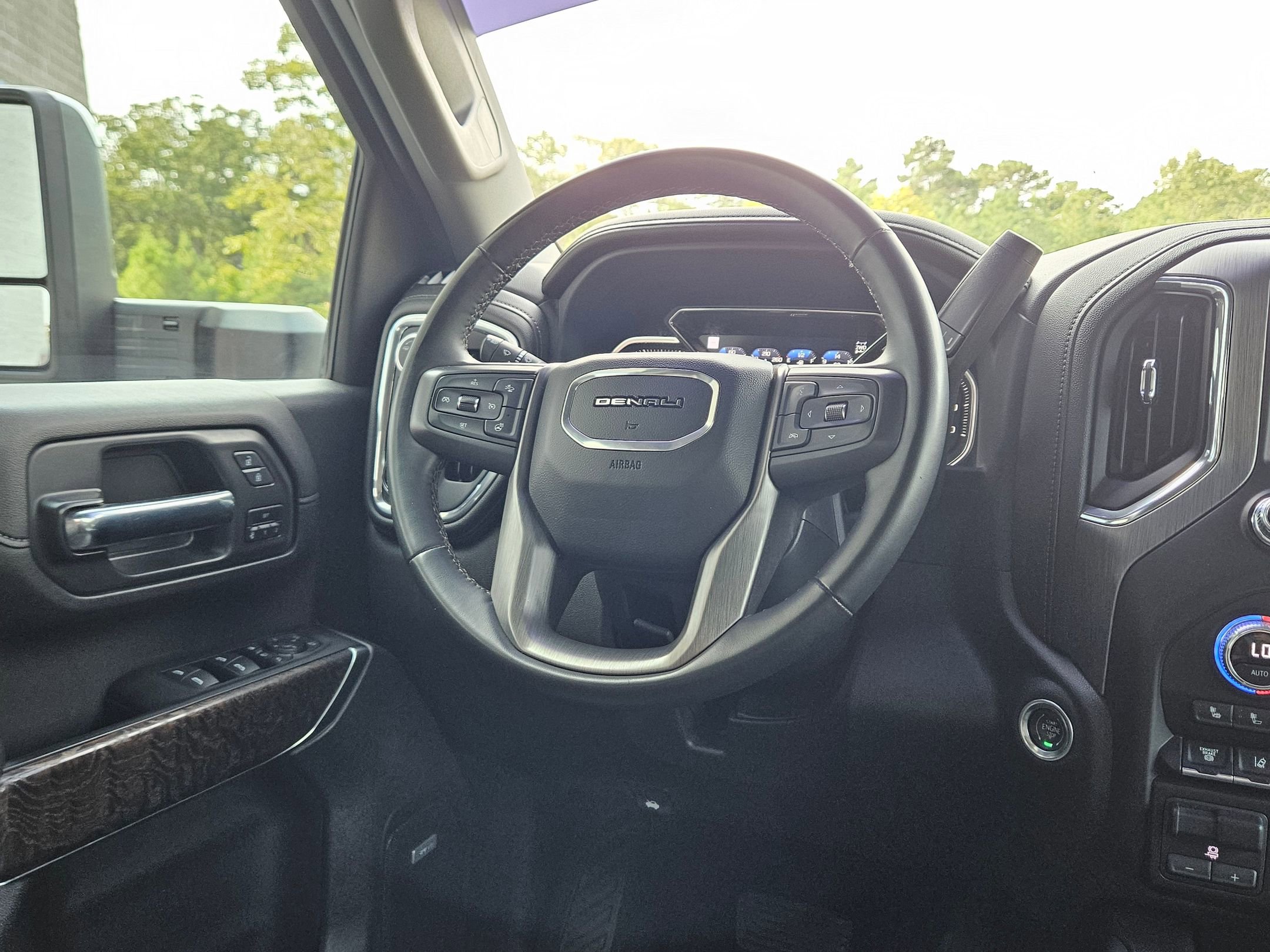 Used 2023 GMC Sierra 3500 Denali image 9