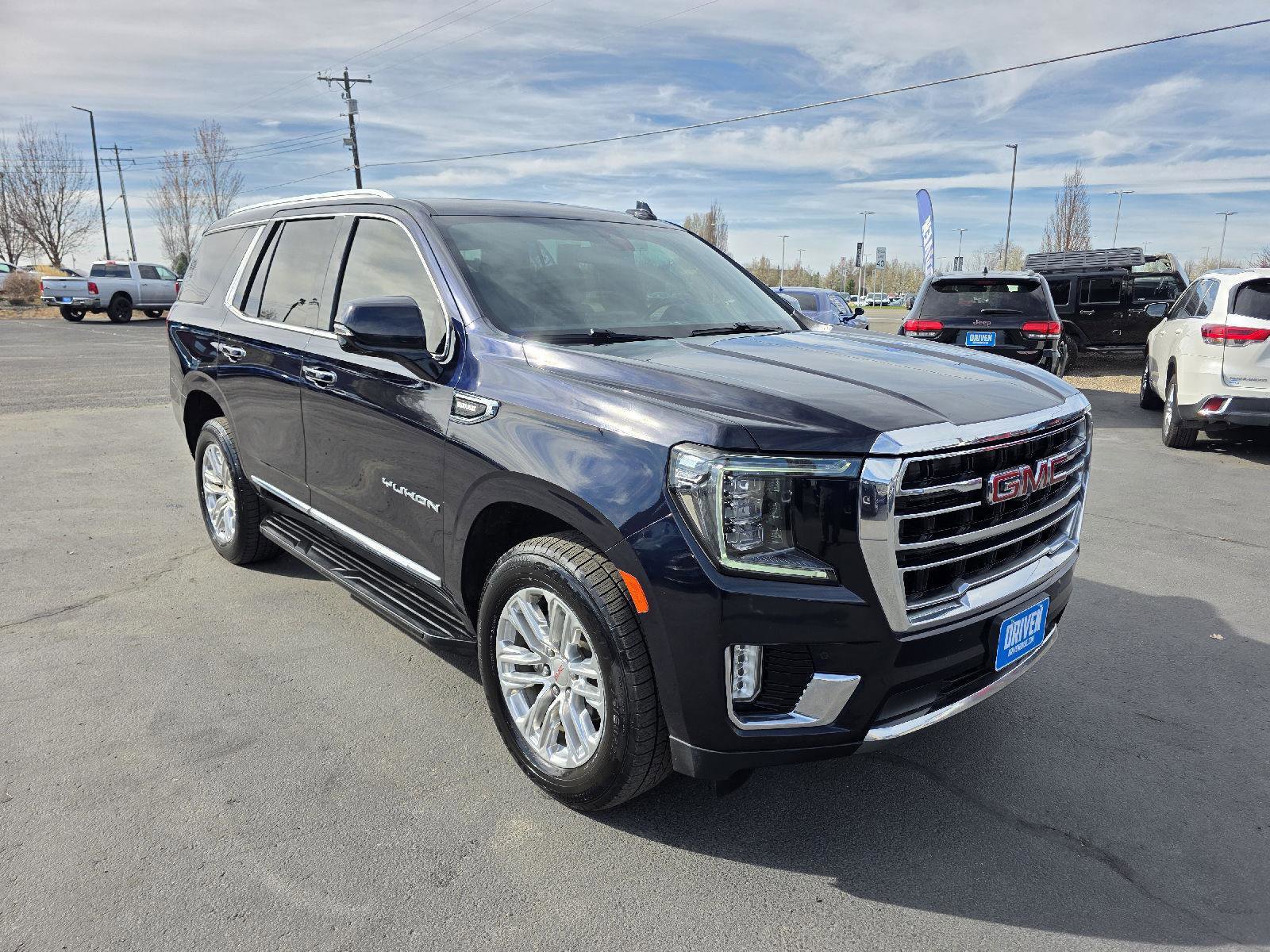 Used 2022 GMC Yukon SLT w/ SLT Premium Package AWD/4WD image 3