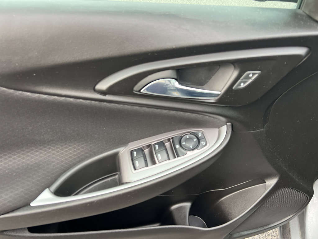 Used 2023 Chevrolet Malibu LT image 11